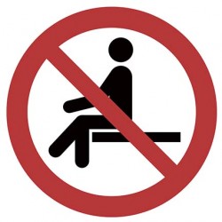 Sitzen verboten ISO 7010-P018